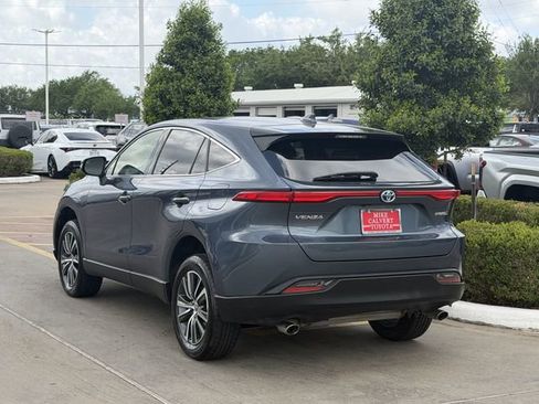 Used 2022 Toyota Venza LE AWD/4WD image 4