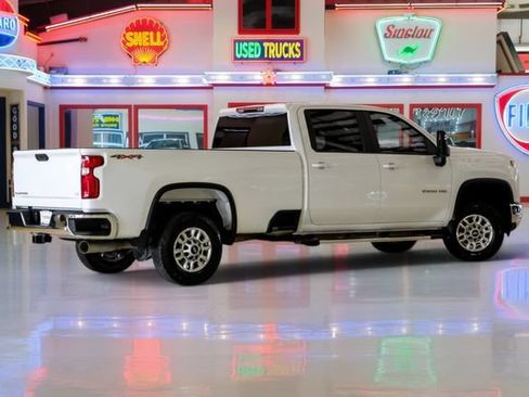 Used 2025 Chevrolet Silverado 2500 LT w/ Convenience Package AWD/4WD image 3