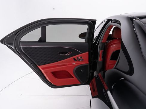 Used 2025 Bentley Flying Spur Plug-In Hybrid AWD/4WD image 21