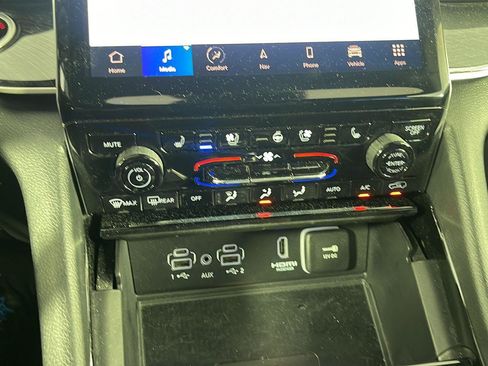 Used 2023 Jeep Grand Cherokee Trailhawk w/ Luxury Tech Group III AWD/4WD image 21