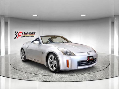 Used 2006 Nissan 350Z Touring RWD image 3