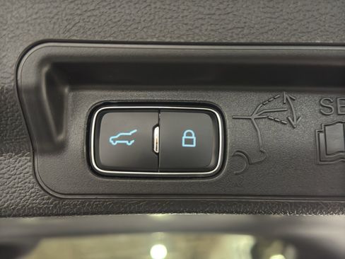 Used 2025 Ford Explorer ST image 22