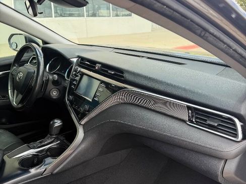 Used 2018 Toyota Camry SE image 11