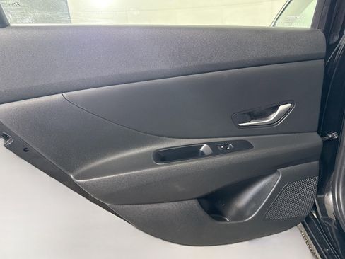 Used 2025 Hyundai Elantra SE image 25