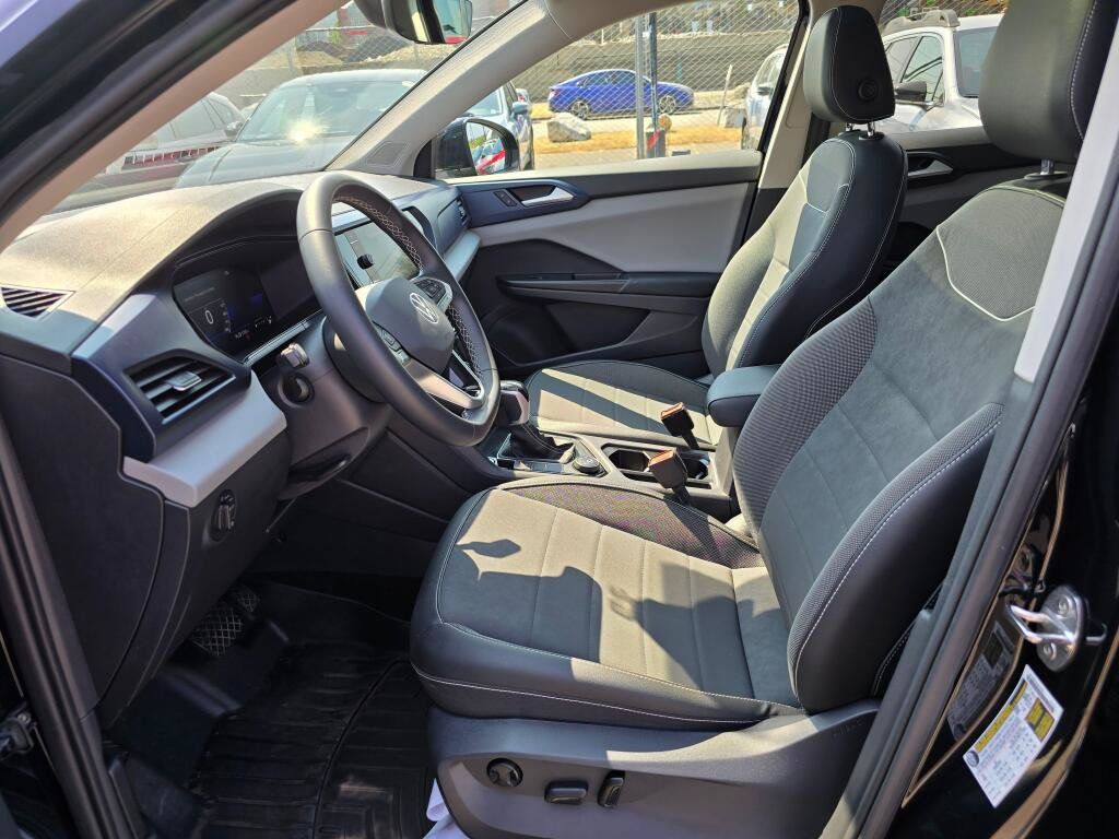 Used 2023 Volkswagen Taos SE w/ Panoramic Sunroof Package AWD/4WD image 20