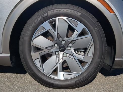 Used 2024 Genesis GV60 RWD image 10