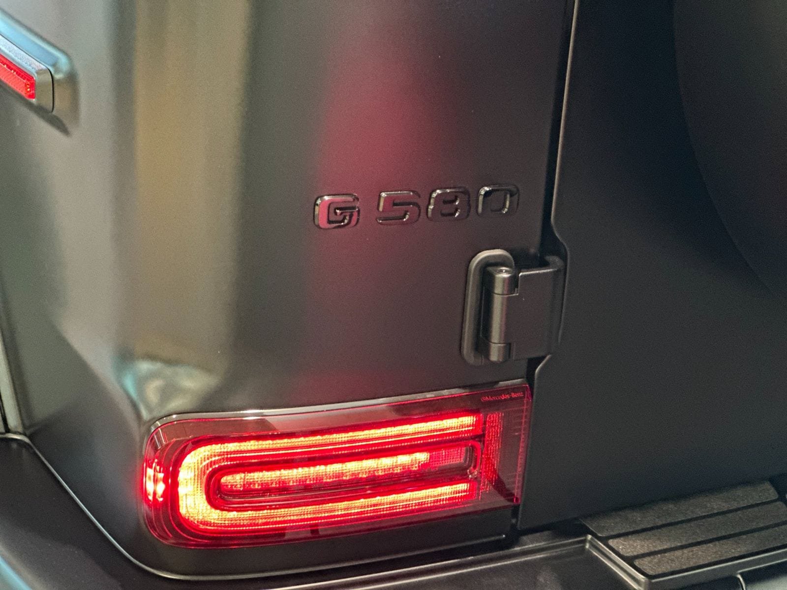 New 2027 Mercedes-Benz G 580 e image 32