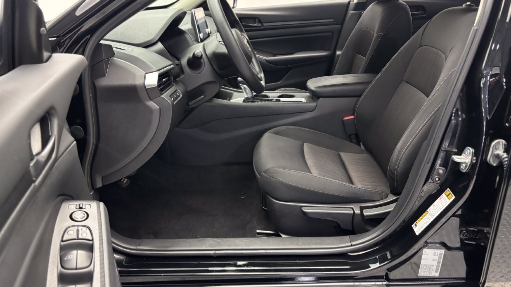 Used 2025 Nissan Altima 2.5 S FWD image 11