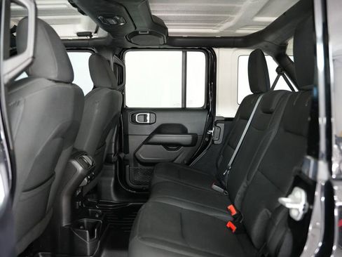 Used 2019 Jeep Wrangler Unlimited Sahara w/ Uconnect 4C Nav & Sound Group AWD/4WD image 34