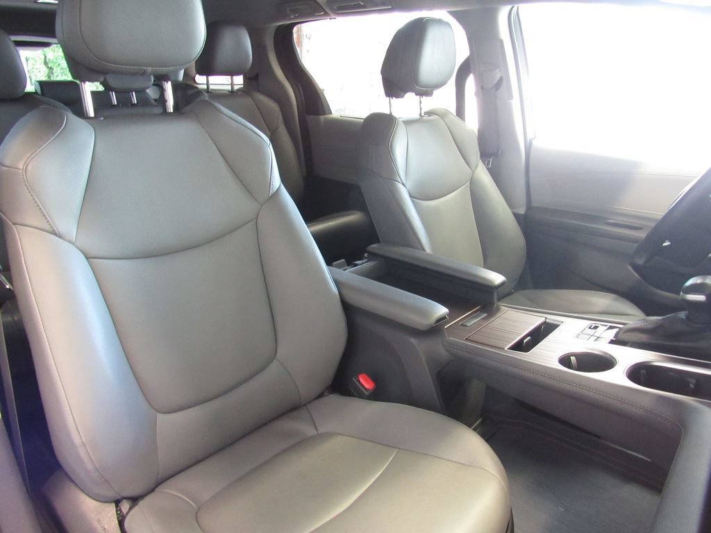 Certified 2024 Toyota Sienna XLE FWD image 20