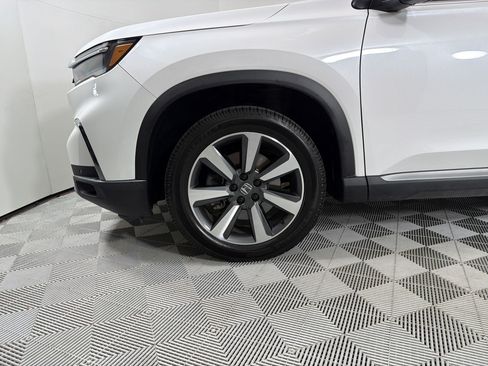 Certified 2025 Honda Pilot Touring image 12