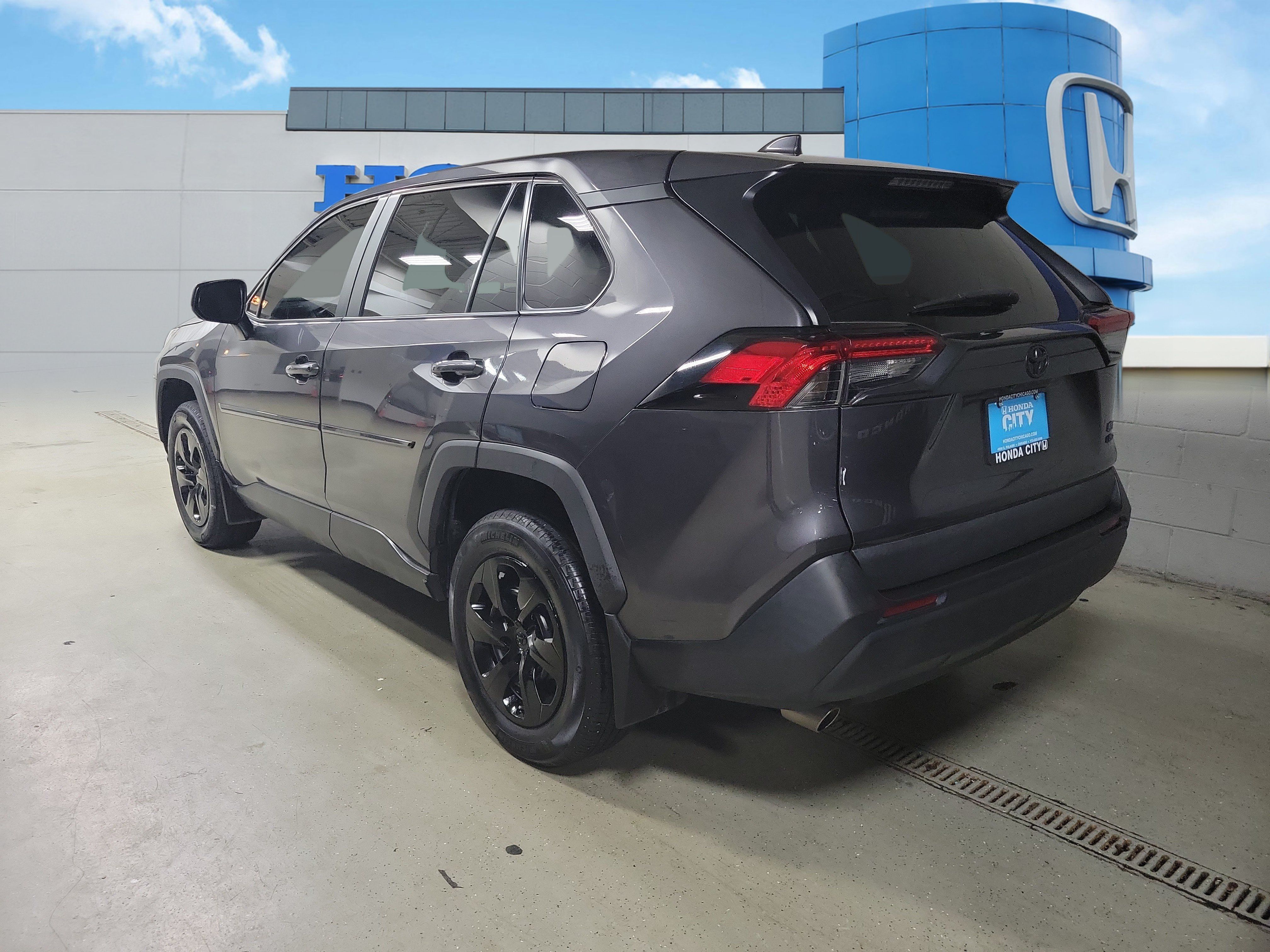 Used 2023 Toyota RAV4 LE AWD/4WD image 4