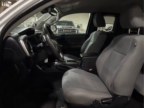 Certified 2019 Toyota Tacoma SR5 image 9