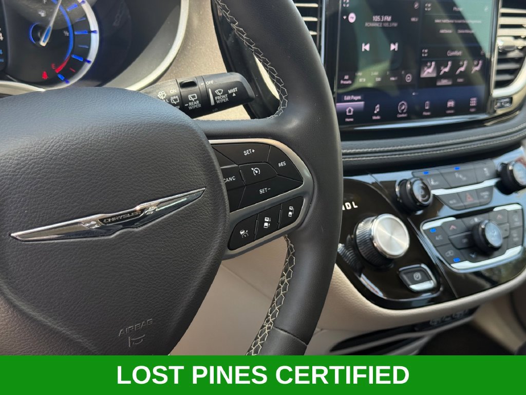 Used 2023 Chrysler Pacifica Touring-L FWD image 12