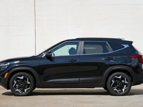 Used 2024 Kia Seltos EX AWD/4WD image 8