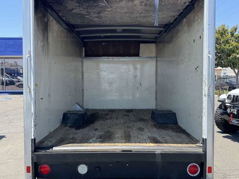 Used 2015 Chevrolet Express 3500 w/ Chrome Appearance Package image 5