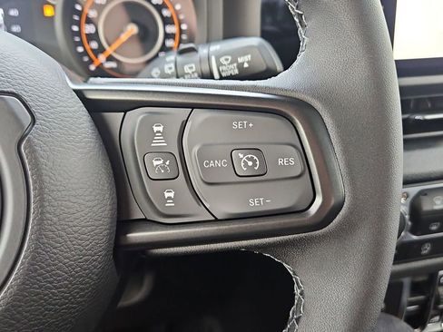 Used 2025 Jeep Wrangler Sport S image 17