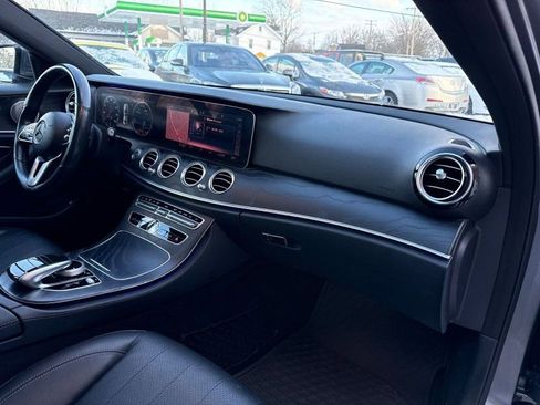 Used 2019 Mercedes-Benz E 300 4MATIC image 16