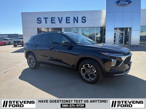 Used 2025 Chevrolet Trax LT w/ LT Convenience Package image 1