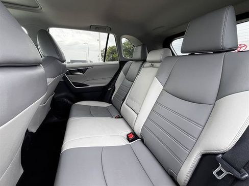 Used 2021 Toyota RAV4 XLE Premium FWD image 10