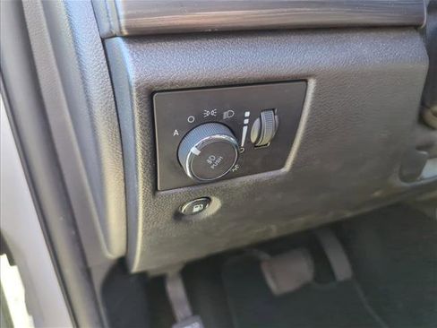 Used 2019 Jeep Grand Cherokee Laredo image 28