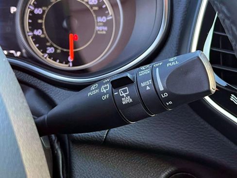 Used 2019 Jeep Cherokee Limited image 25