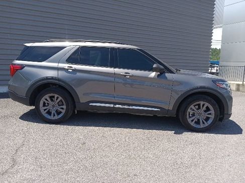 Certified 2025 Ford Explorer Active w/ Active Comfort Package AWD/4WD image 2
