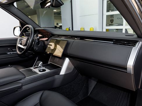 Used 2025 Land Rover Range Rover Long Wheelbase Autobiography image 38