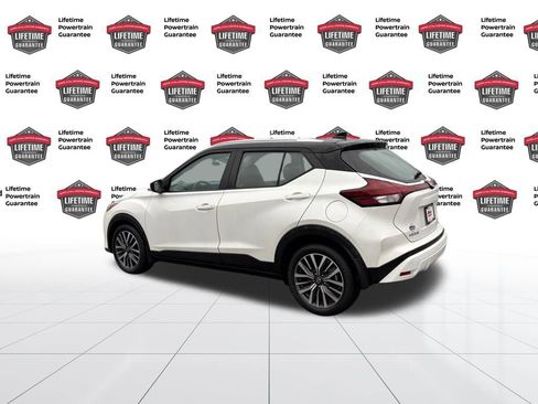 Certified 2021 Nissan Kicks SV image 3