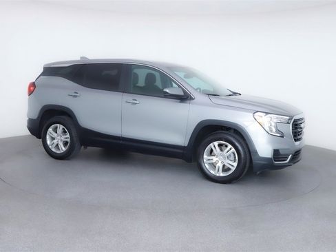 Used 2024 GMC Terrain SLE image 43