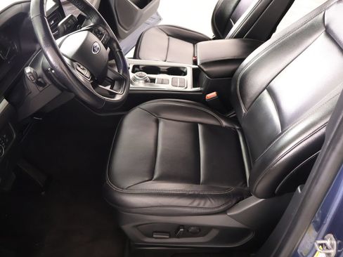 Used 2020 Ford Explorer XLT w/ Equipment Group 202A RWD image 10