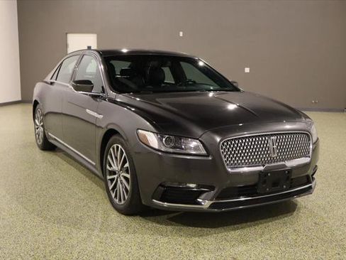 Used 2017 Lincoln Continental Select image 1