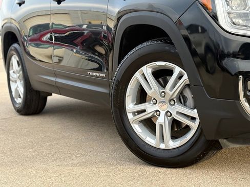 Used 2024 GMC Terrain SLE image 11
