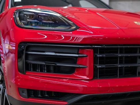 Used 2025 Porsche Cayenne S image 16