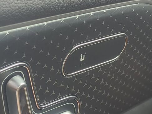 Used 2024 Mercedes-Benz EQB 300 4MATIC image 11