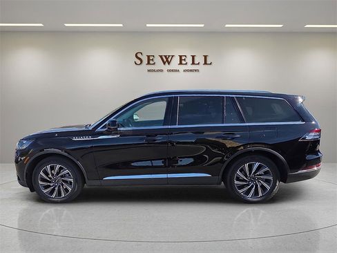 New 2026 Lincoln Aviator 2WD image 2