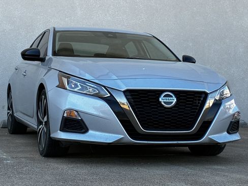 Used 2021 Nissan Altima 2.5 SR FWD image 5