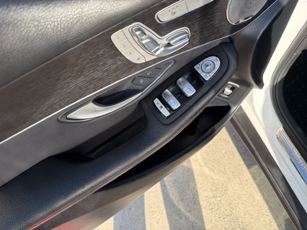 Used 2021 Mercedes-Benz GLC 300 4MATIC image 11