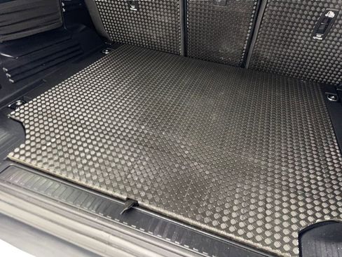 Used 2025 Land Rover Defender 110 S image 76