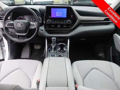 Certified 2023 Toyota Highlander L image 4