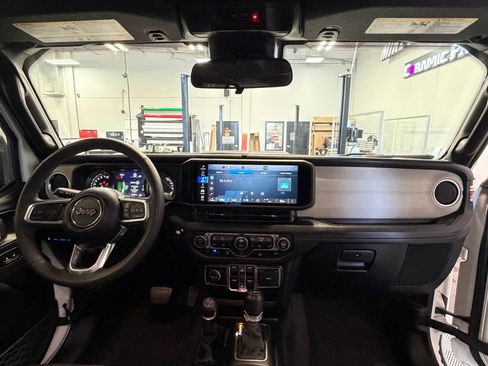 Used 2024 Jeep Wrangler Unlimited Sahara image 12