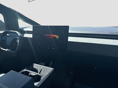 Used 2024 Tesla Cybertruck AWD Crew Cab image 31