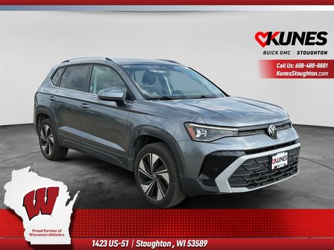 Used 2025 Volkswagen Taos SE AWD/4WD image 1
