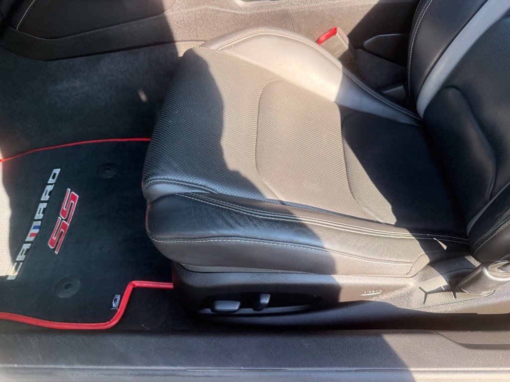Used 2019 Chevrolet Camaro SS w/ Black Appearance Package RWD image 13