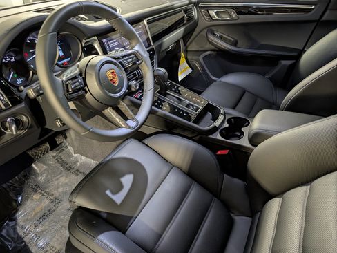 New 2026 Porsche Macan Turbo image 4