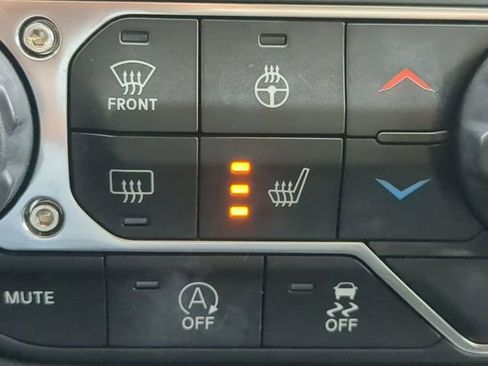 Used 2019 Jeep Wrangler Unlimited Sahara AWD/4WD image 27