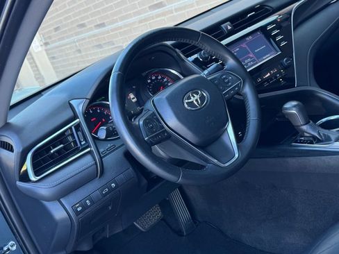 Used 2018 Toyota Camry XSE image 4