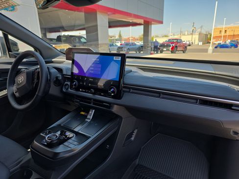 Used 2026 Toyota C-HR AWD/4WD image 15