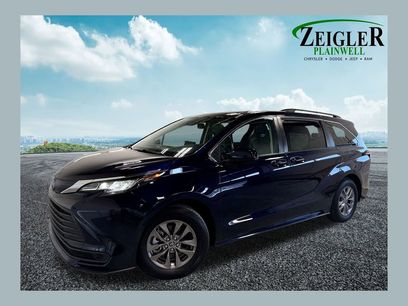 Used 2023 Toyota Sienna LE w/ LE Plus Package