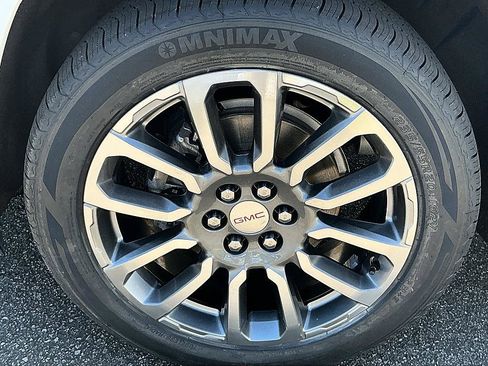 Used 2021 GMC Acadia Denali w/ Denali Technology Package FWD image 10